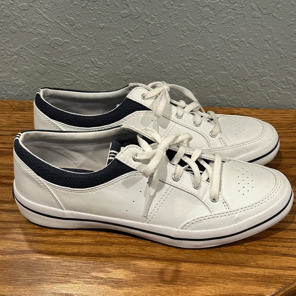 Keds Woman's Courty Leather White
Lace-up closure Sneakers Size 9 - Picture 1 of 10